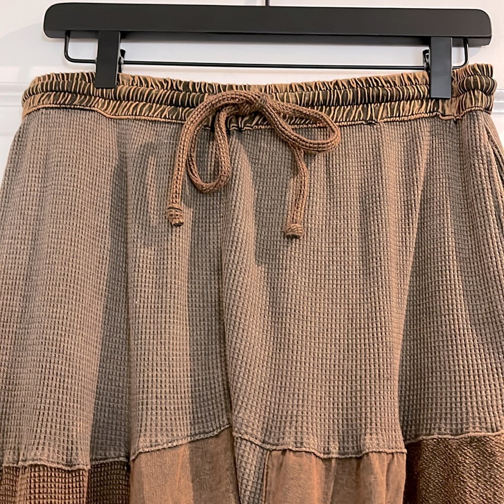 Gorgeous Cotton & Waffle Knit Patched Brown Wide Pants with Drawstring W… - Picture 7 of 10
